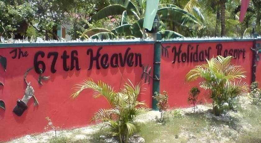 67Th Heaven Holiday Resort Lucbuan Buitenkant foto